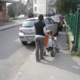 bahato parkirani automobili