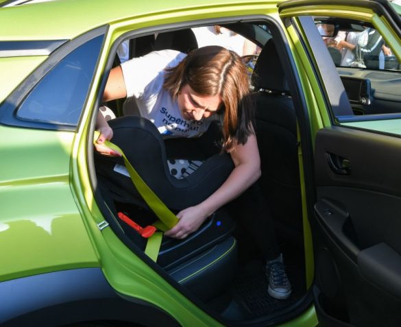 Obuka za pravilnu upotrebu dečijih autosedišta - Opština Zemun